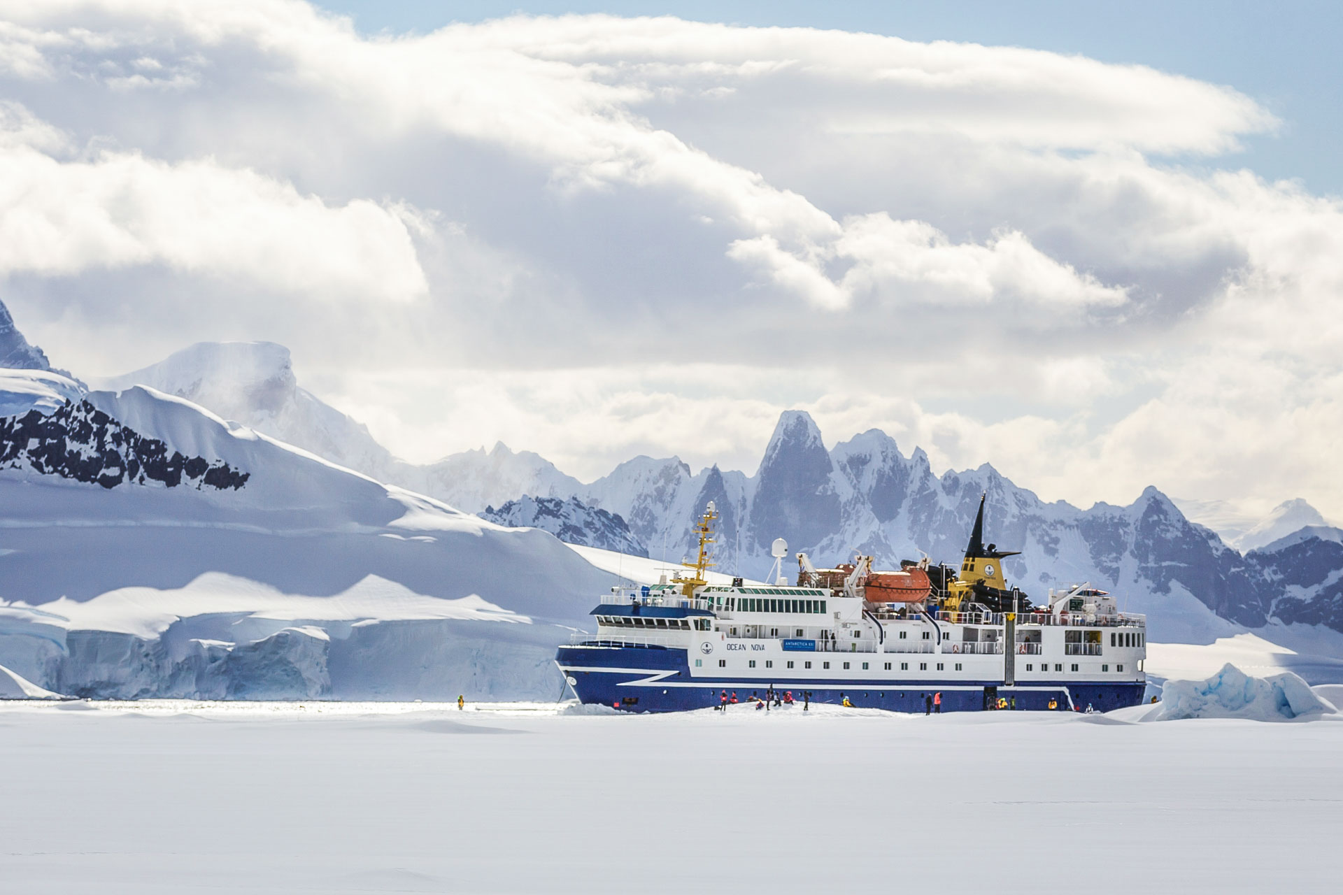 Antarctica Cruise - Fly & Sail to Antarctica - Antarctica21