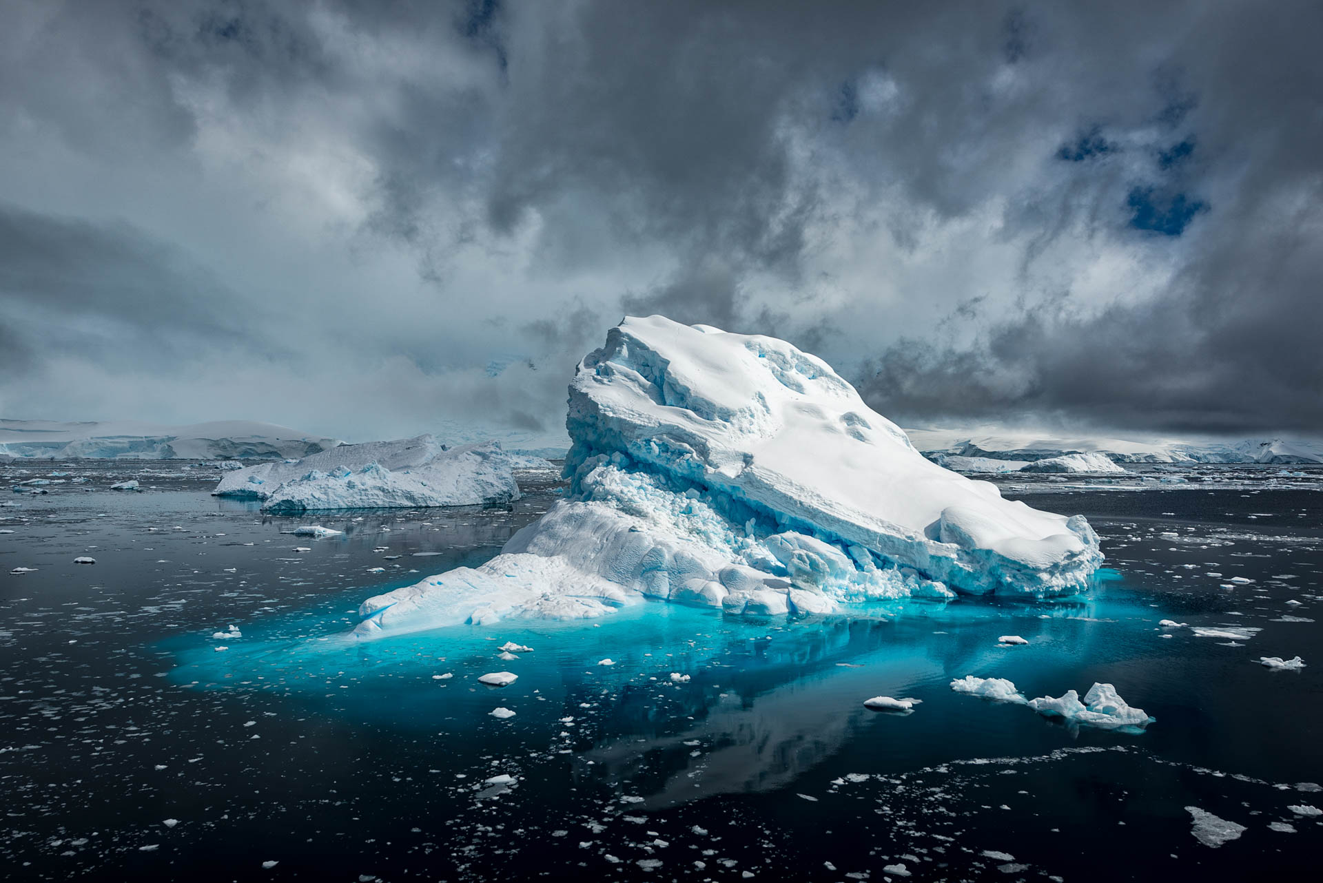 Icebergs in South Georgia. Photography by Rodrigo Moraga on an Antarctica & South Georgia Air-Cruise.